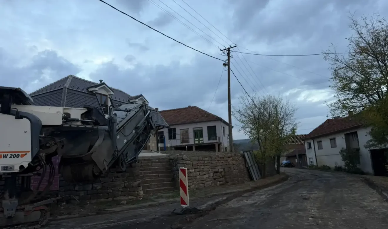 Centar Niševca, mašine, foto: SVRLJIG.COM
