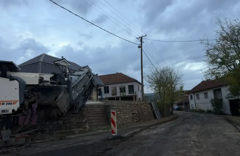 Centar Niševca, mašine, foto: SVRLJIG.COM