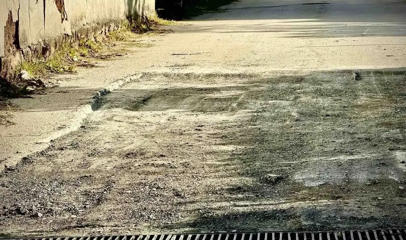 Rupe otvorene na kolovozu, foto: Radio Svrljig