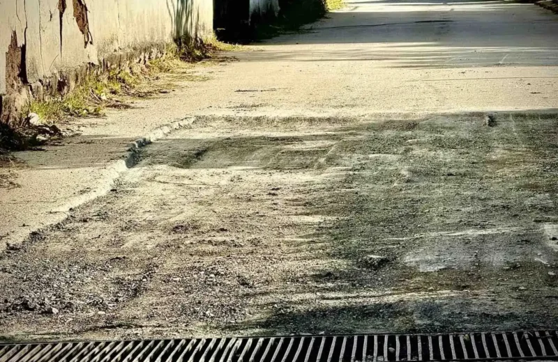 Rupe otvorene na kolovozu, foto: Radio Svrljig